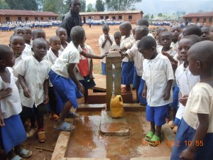 Fontana nr 21 presso la Scuola elementare Nyabangere