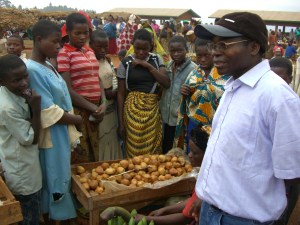 Pierre al mercato Mugogo